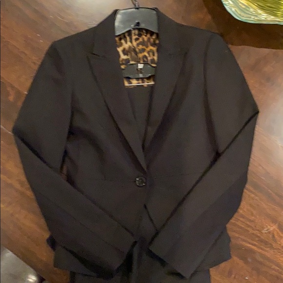 The OG Express Black Pantsuit - Picture 2 of 8